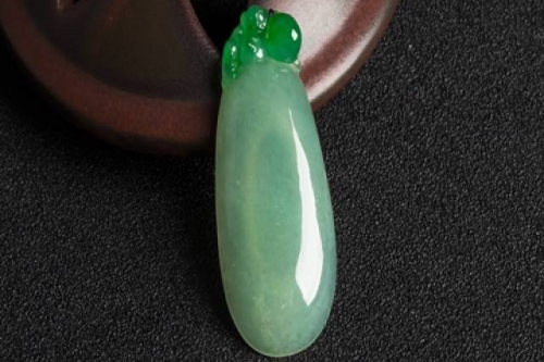 屬牛的人能戴泰山玉嗎 屬牛的人能戴泰山玉嗎