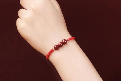 2026年哪些生肖需要戴紅繩 2026年哪些生肖需要戴紅繩